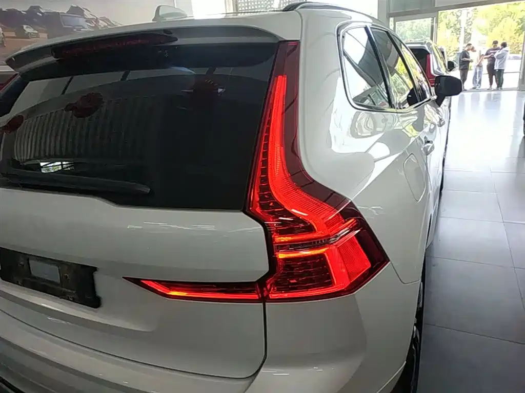 Volvo XC60 2020 — фото 8