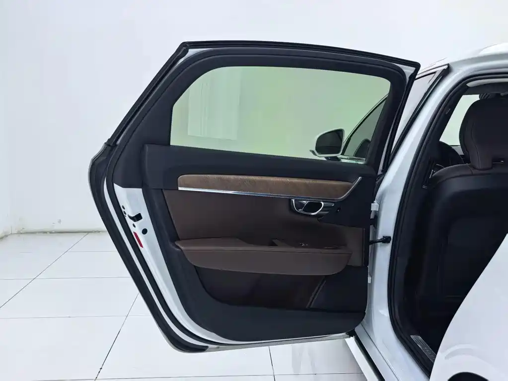 Volvo S90 2019 — фото 17