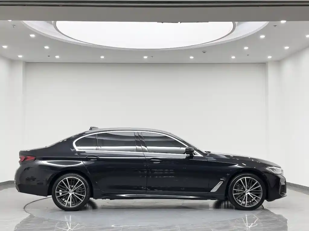 BMW 5 Series 2023