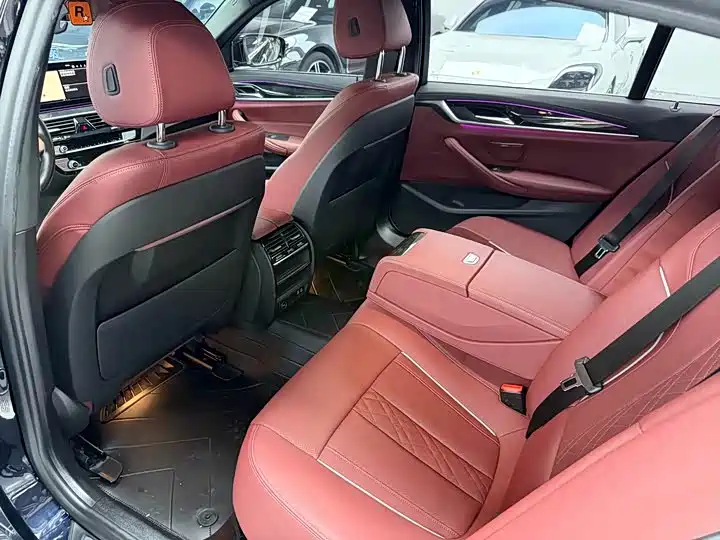 BMW 5 Series 2021 — фото 10