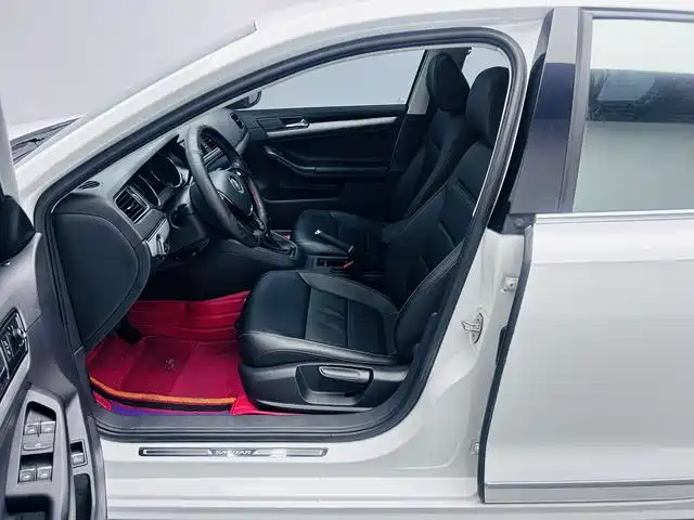 Volkswagen Sagitar 2017