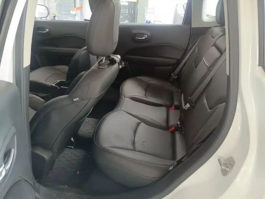 Jeep Compass 2020 — фото 17