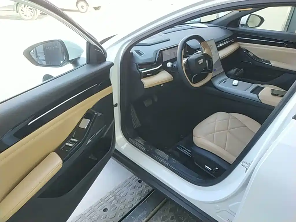 Geely Galaxy L6 2025 — фото 16