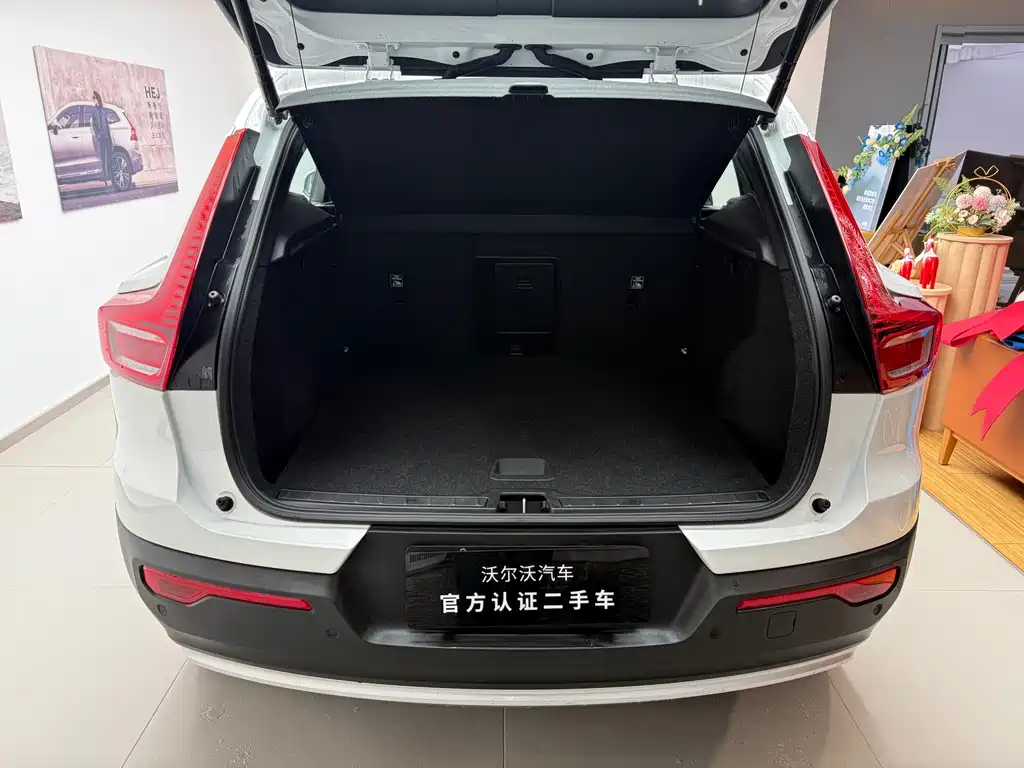 Volvo XC40 2025 — фото 14