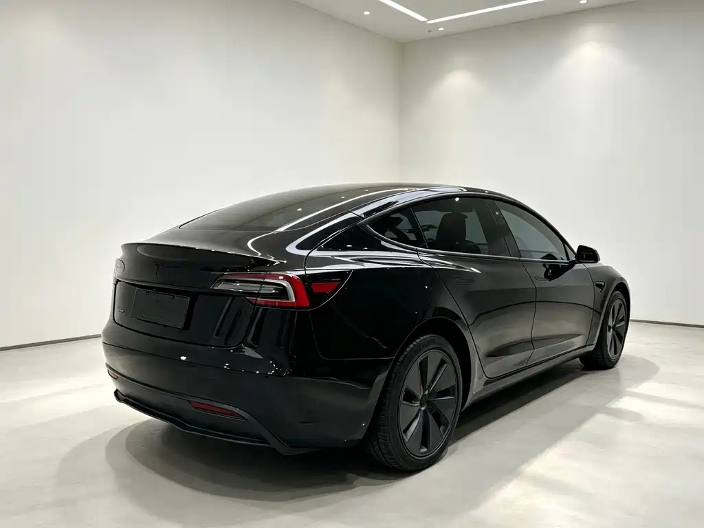 Tesla Model 3 2025 — фото 8