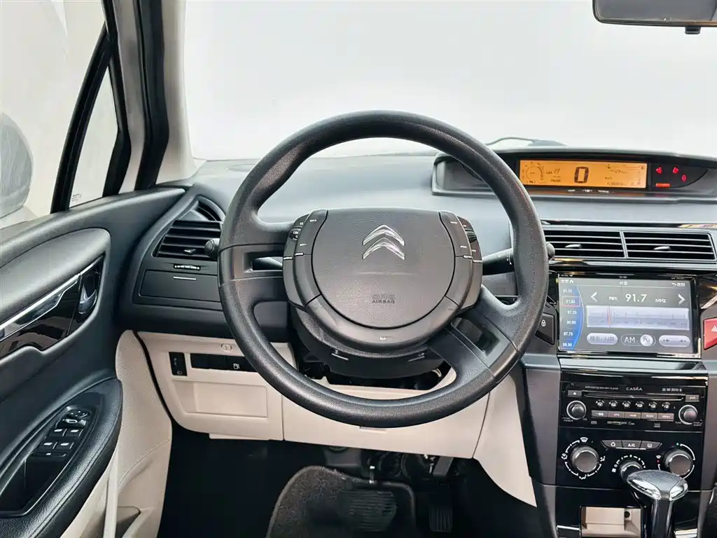 Citroen C-Quatre 2015 — фото 16