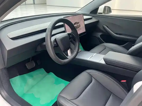 Tesla Model 3 2025