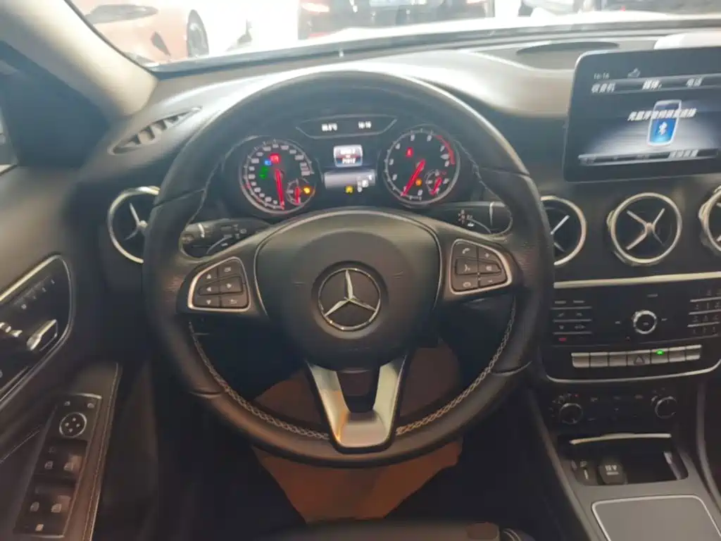 Mercedes-Benz GLA 2018 — фото 11