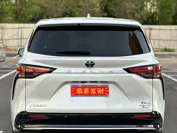 Toyota Sienna 2025