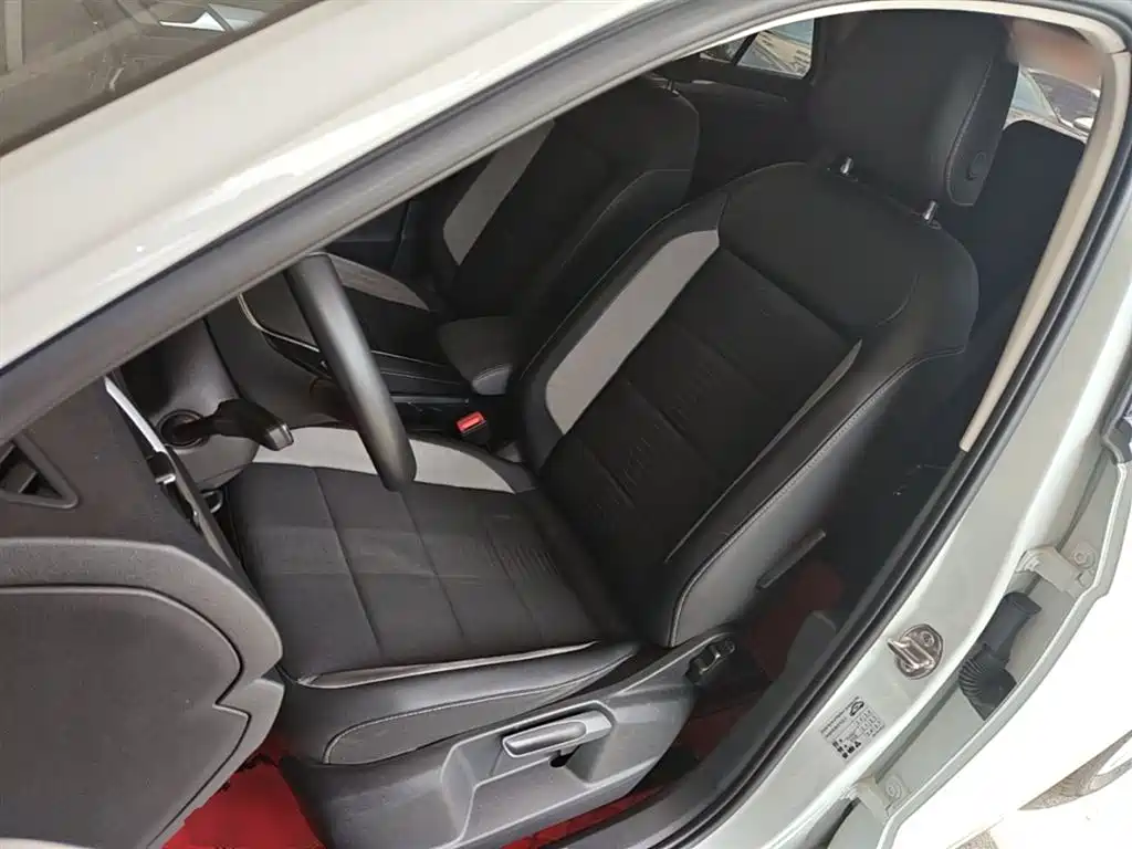 Volkswagen T-Roc 2023 — фото 15