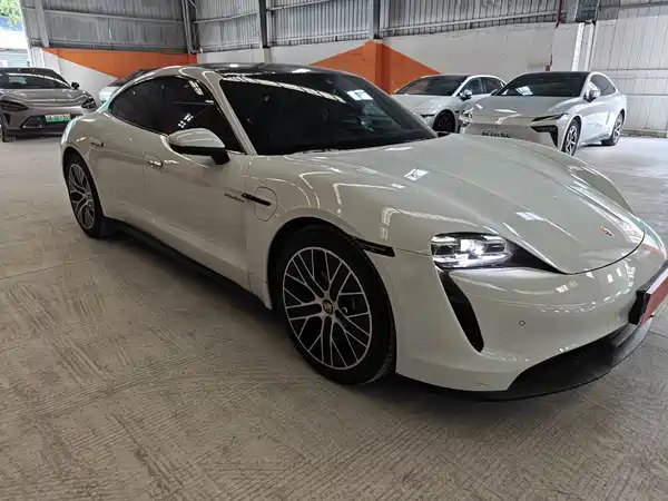 Porsche Taycan 2021