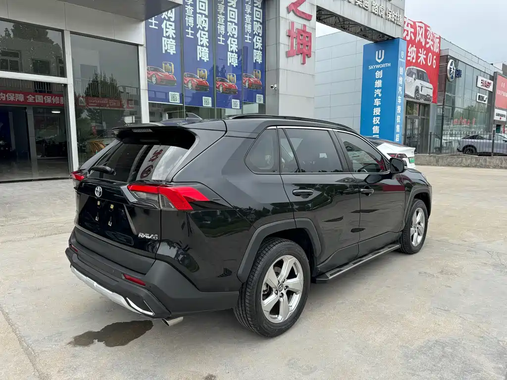 Toyota RAV4 2021 — фото 16