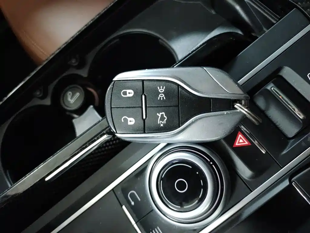Maserati Levante 2018 — фото 17