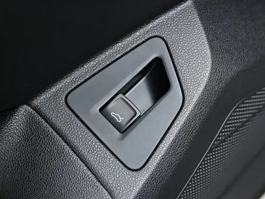 Volkswagen Touareg 2021 — фото 25