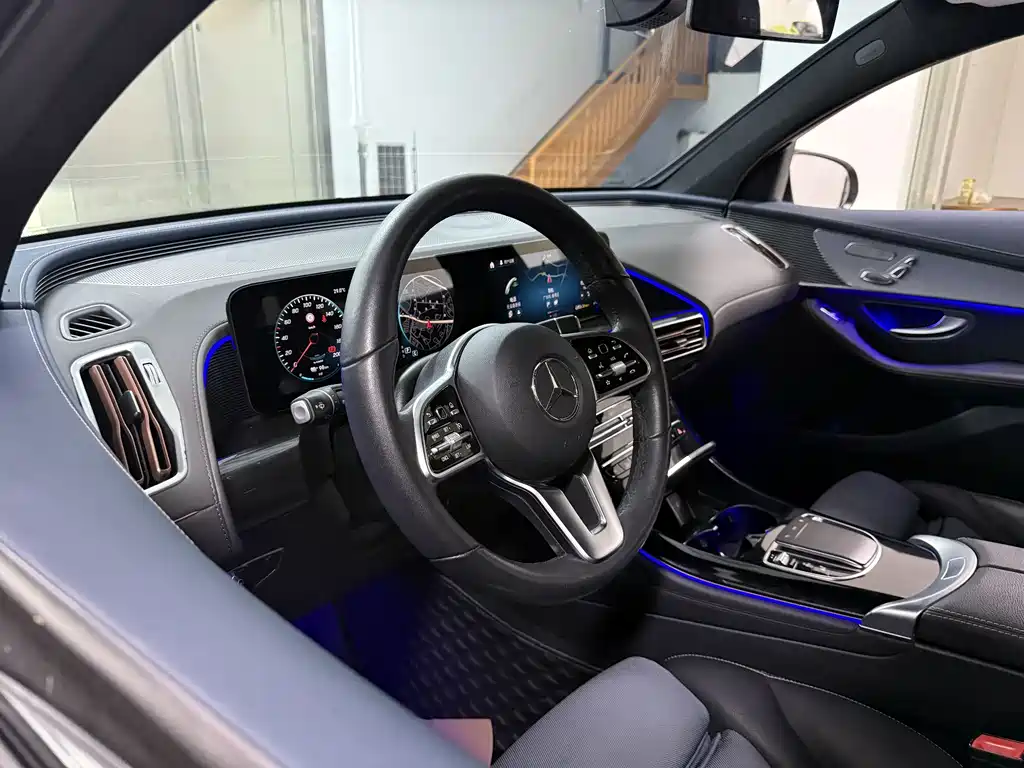 Mercedes-Benz EQC 2022 — фото 10