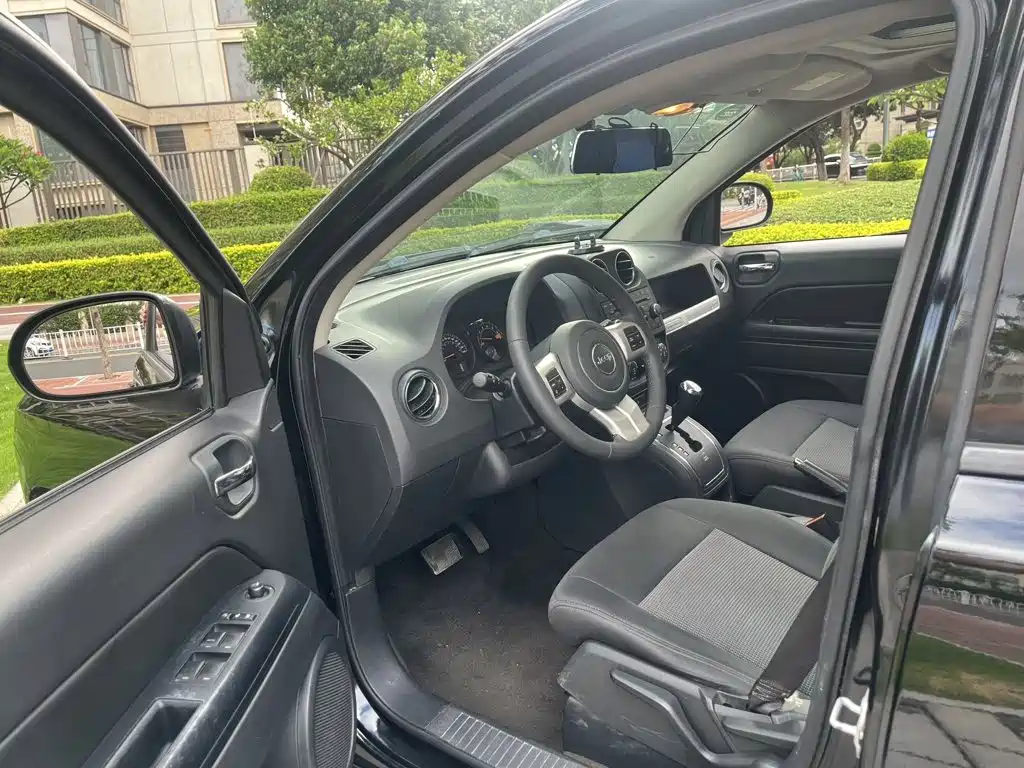 Jeep Compass 2015 — фото 9