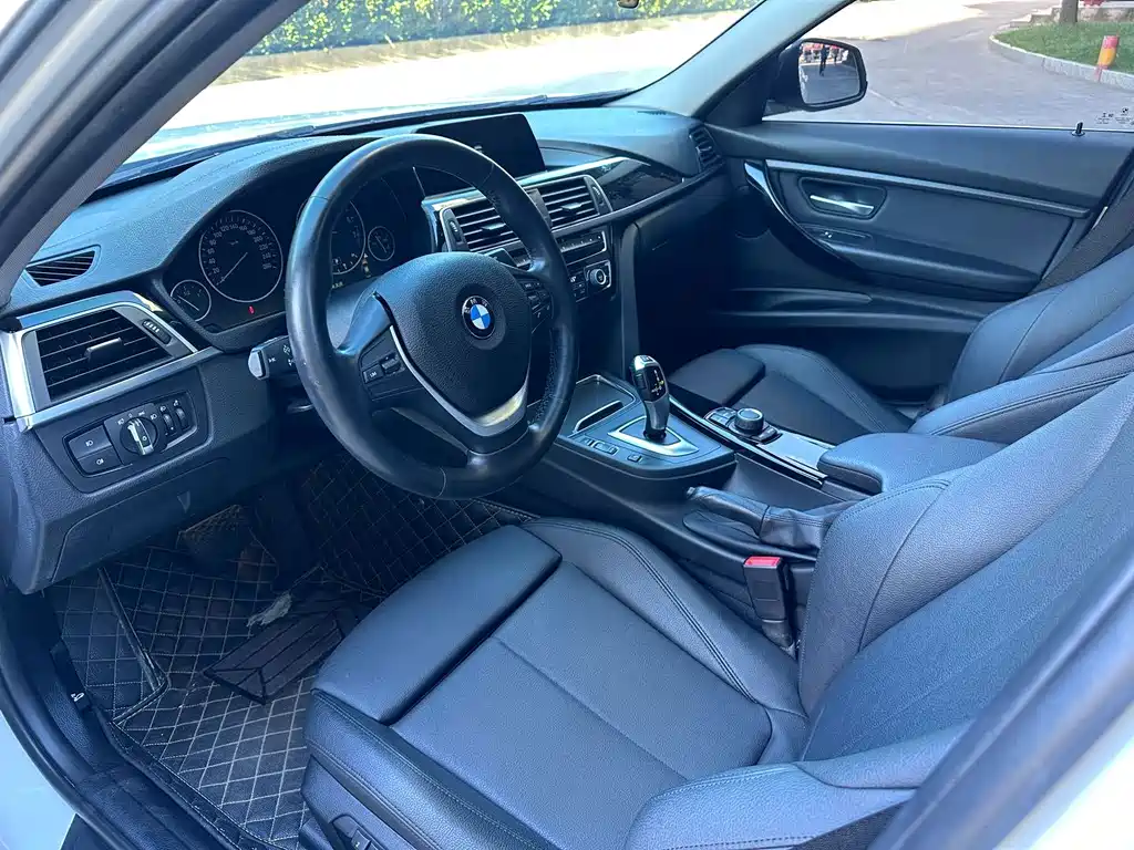 BMW 3 Series 2018 — фото 6