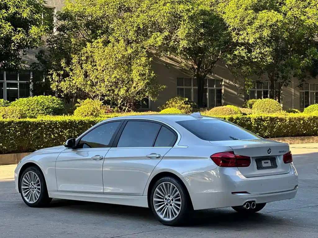 BMW 3 Series 2018 — фото 10