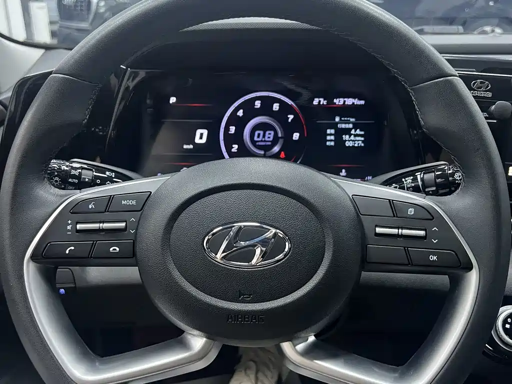 Hyundai Elantra 2023 — фото 9