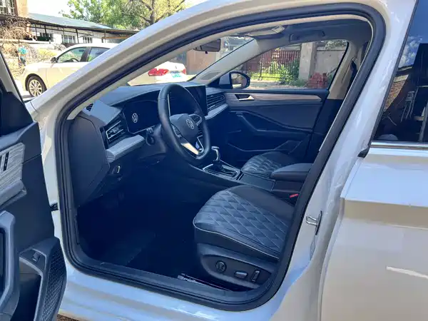 Volkswagen Sagitar 2023