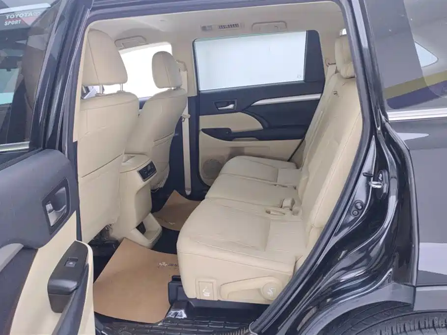 Toyota Highlander 2018 — фото 11
