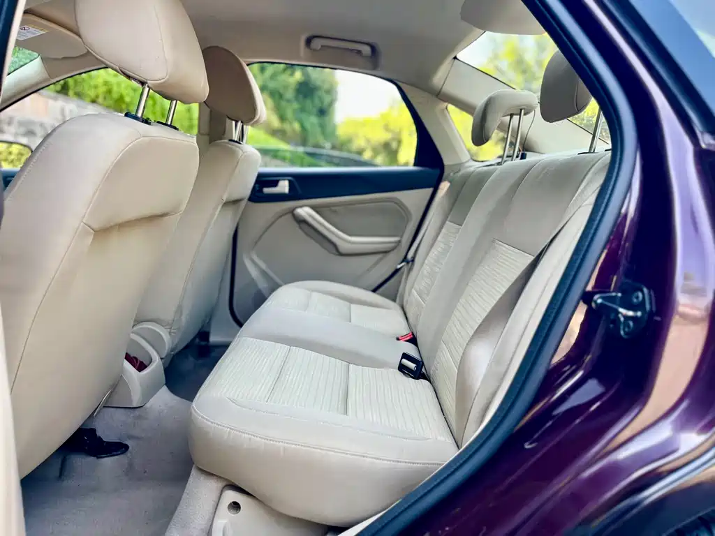 Ford Focus 2014 — фото 15