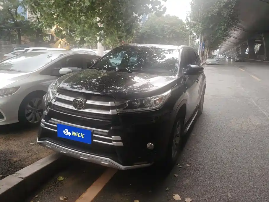 Toyota Highlander 2018 — фото 1