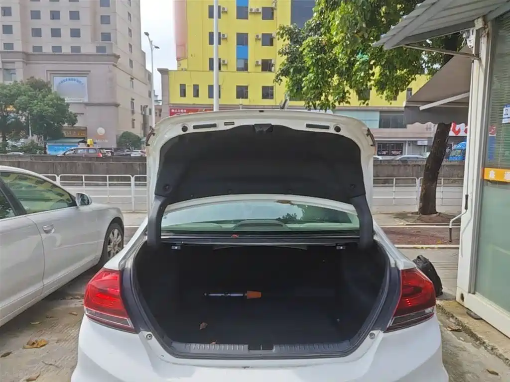 Honda Civic 2015 — фото 18