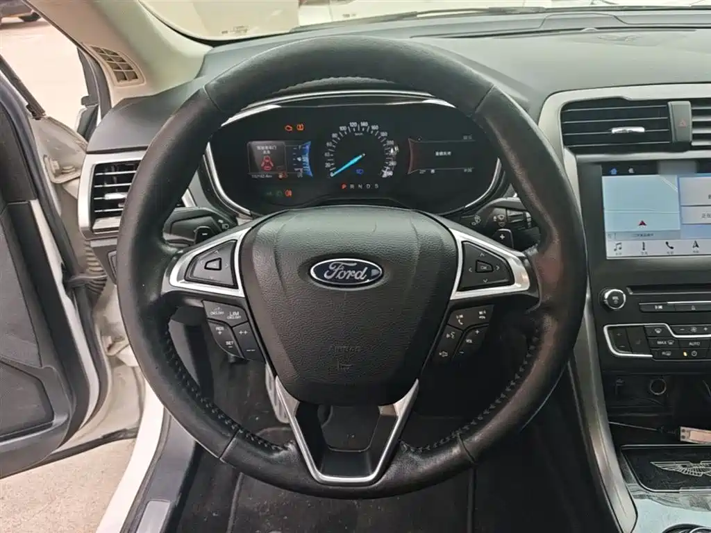 Ford Mondeo 2017 — фото 11