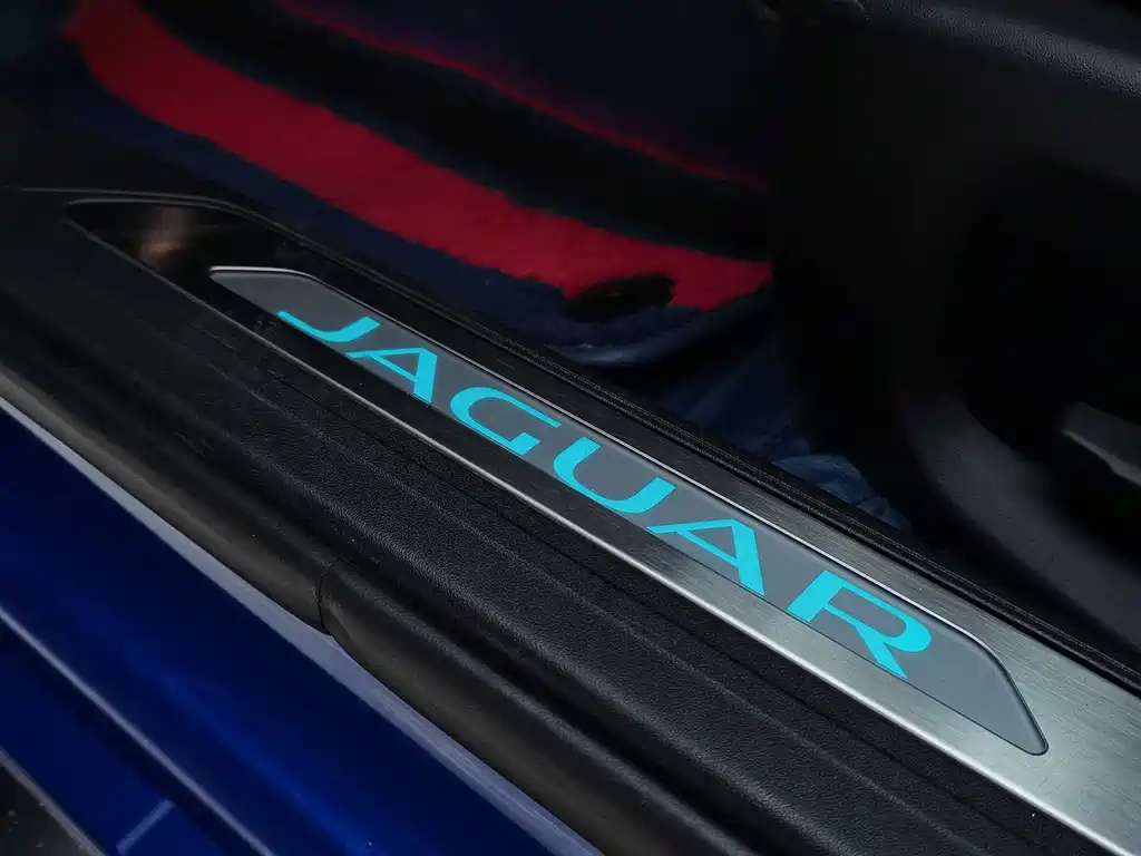 Jaguar XEL 2020 — фото 17