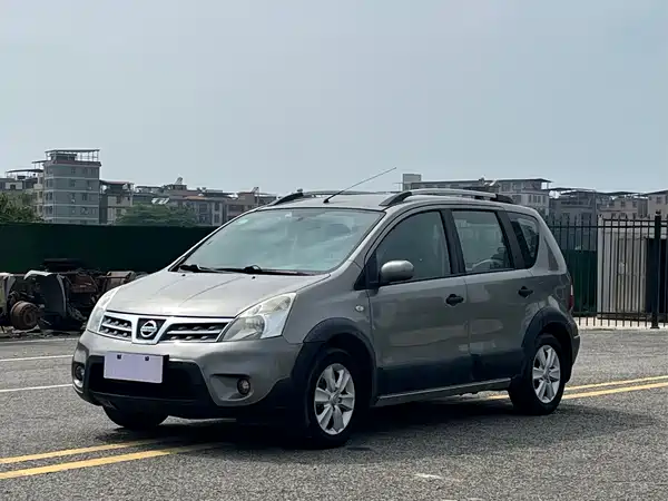 Nissan Livina 2010
