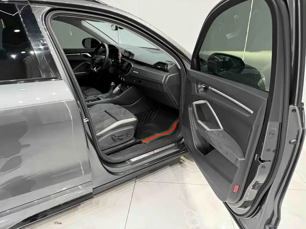 Audi Q3 2023 — фото 14