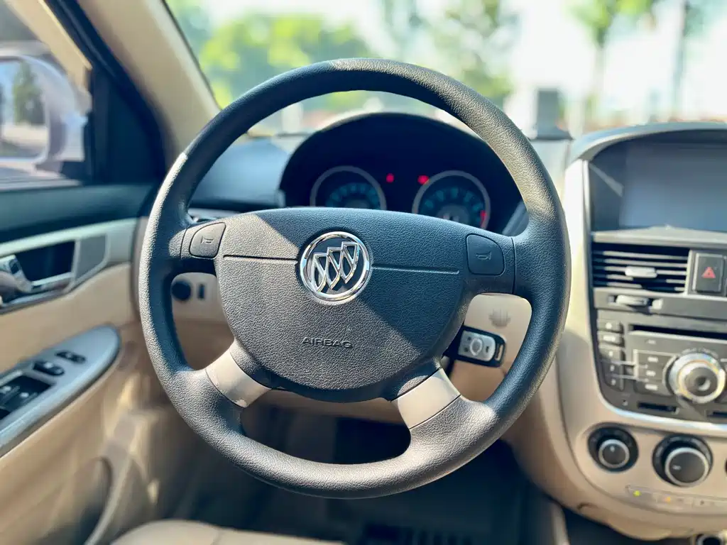 Buick Excelle 2014 — фото 16