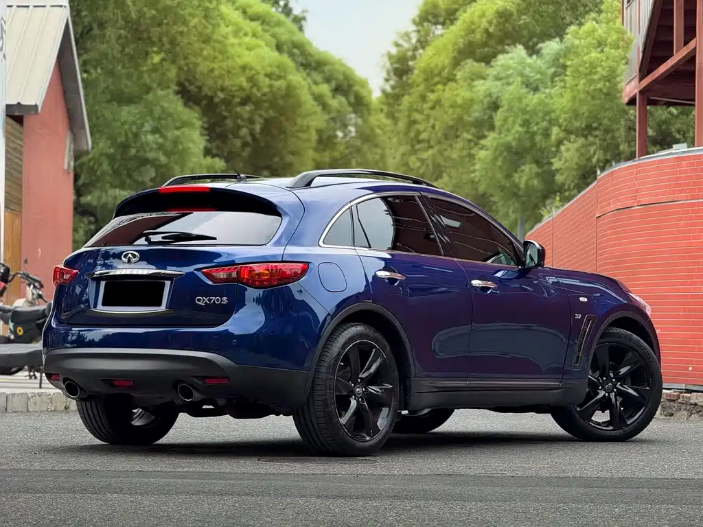 Infiniti QX70 2016 — фото 17