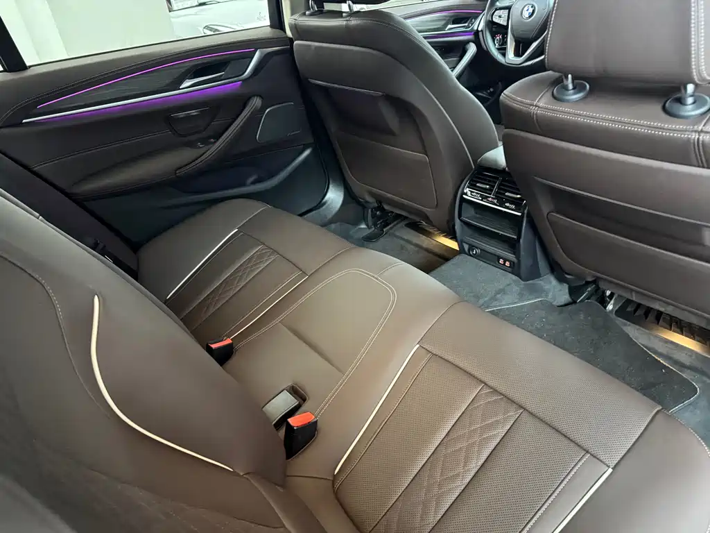 BMW 5 Series 2022 — фото 16