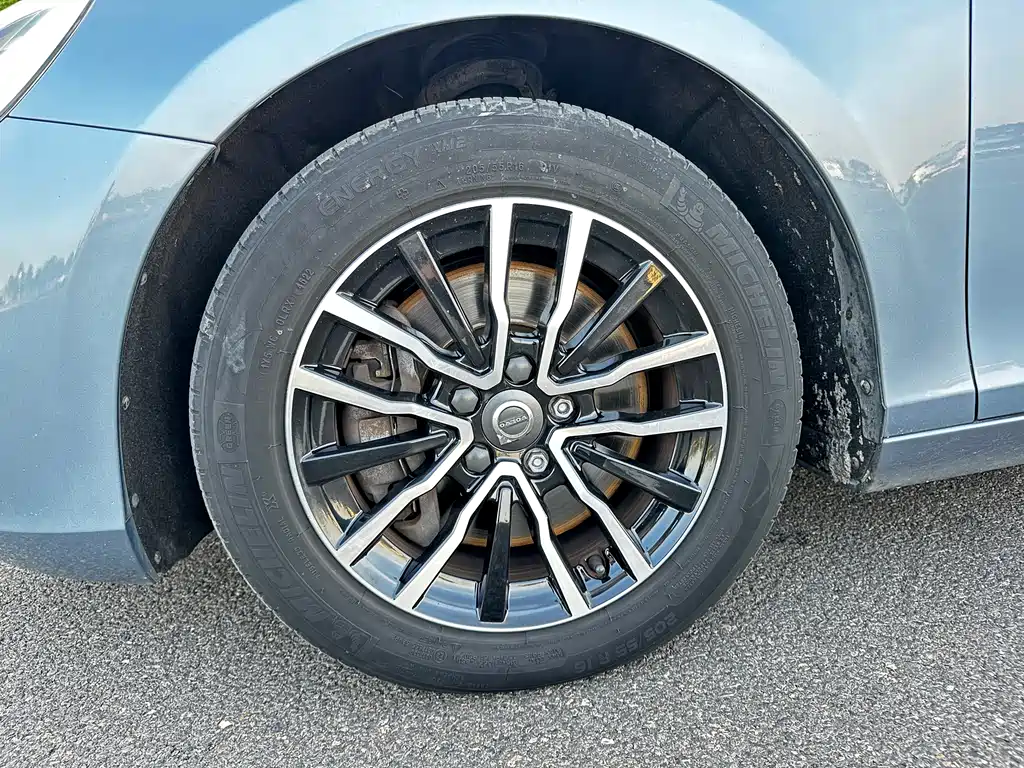 Volvo V40 2018 — фото 17