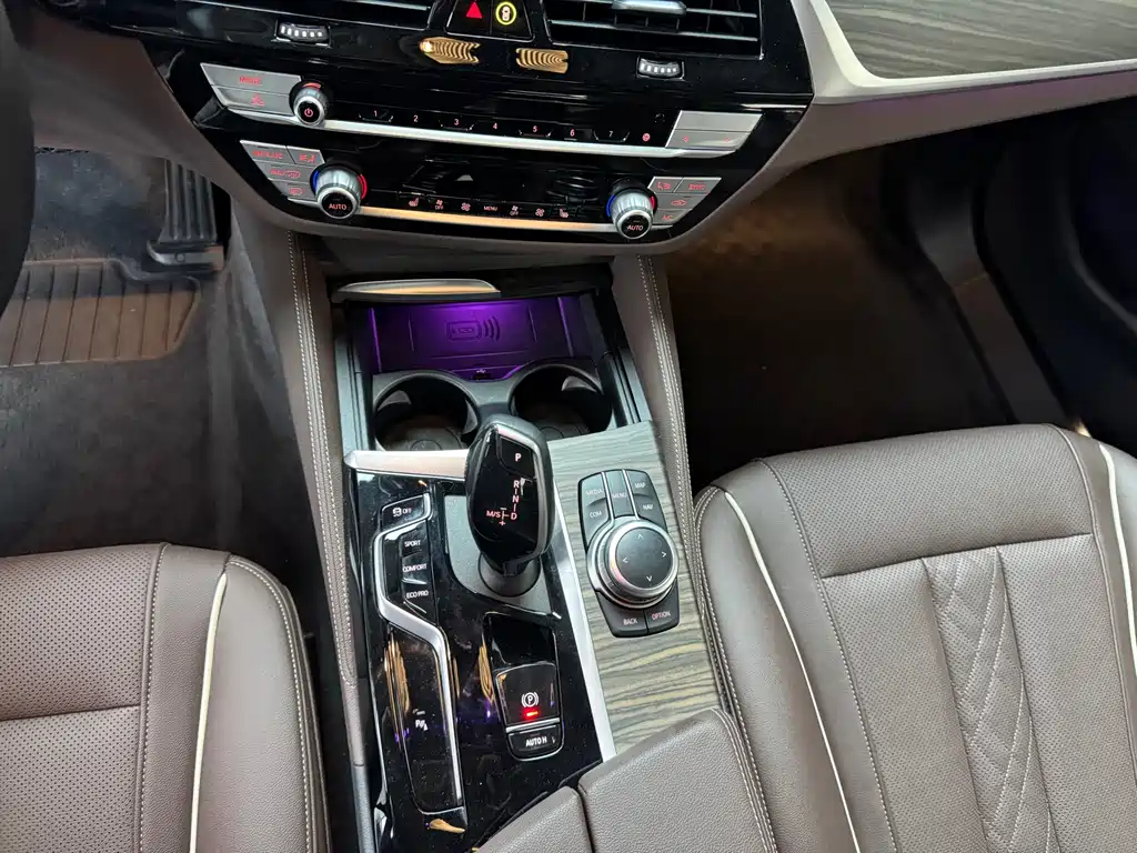 BMW 5 Series 2022 — фото 10