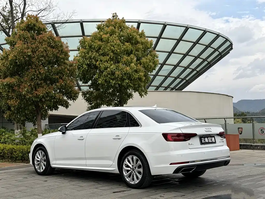 Audi A4L 2019