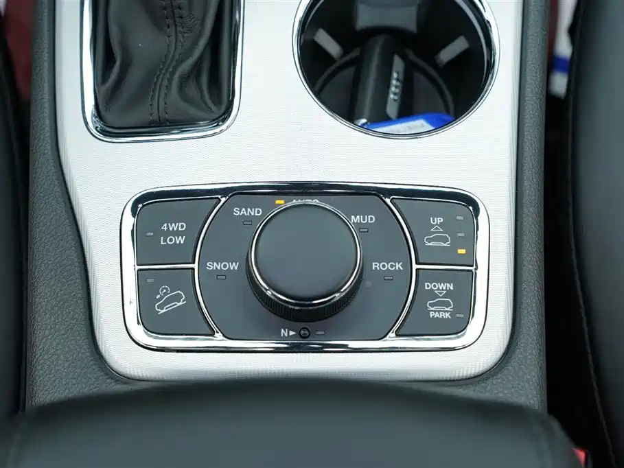 Jeep Grand Cherokee 2022 — фото 17