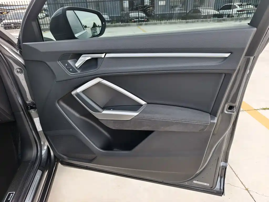 Audi Q3 2022 — фото 14
