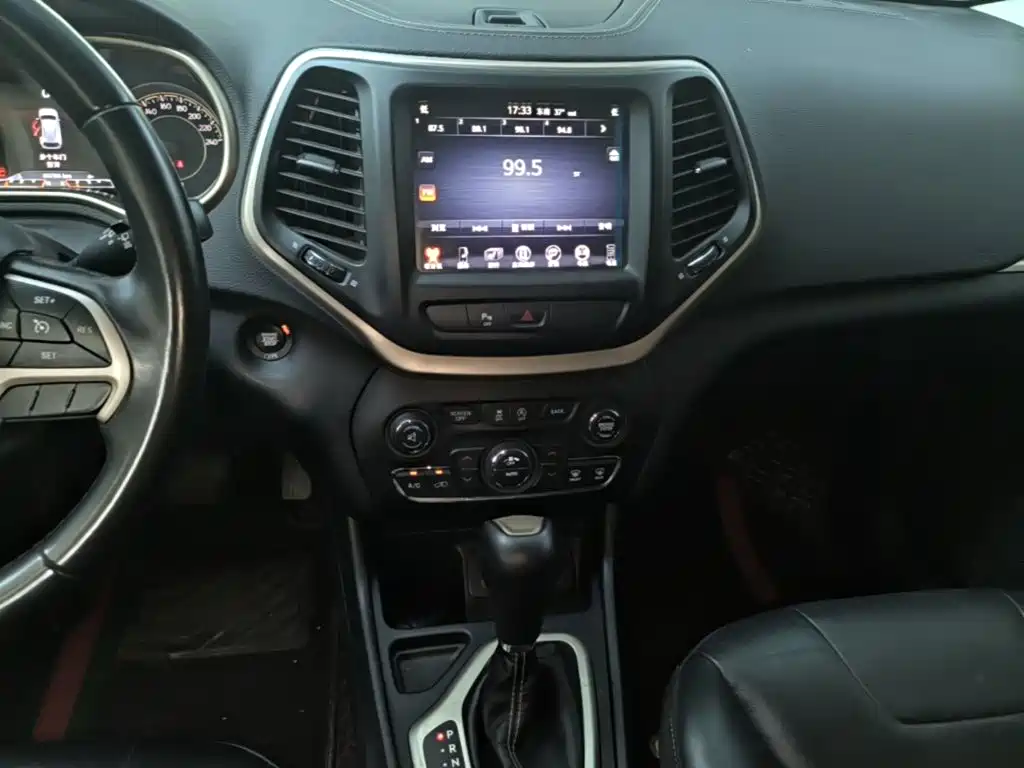 Jeep Cherokee 2018 — фото 13