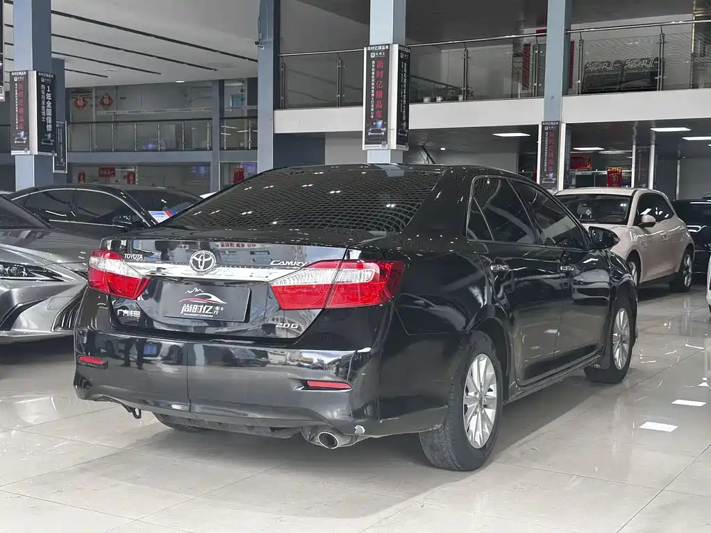 Toyota Camry 2013 — фото 3