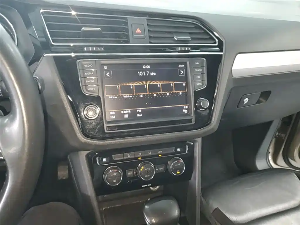 Volkswagen Tiguan L 2018 — фото 13