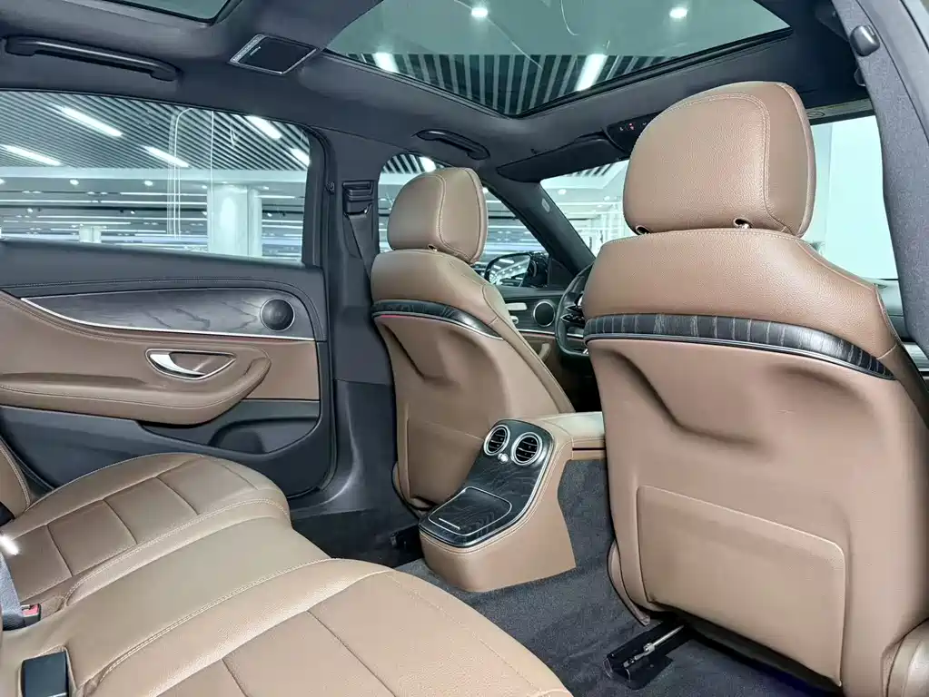 Mercedes-Benz E-Class 2022 — фото 14