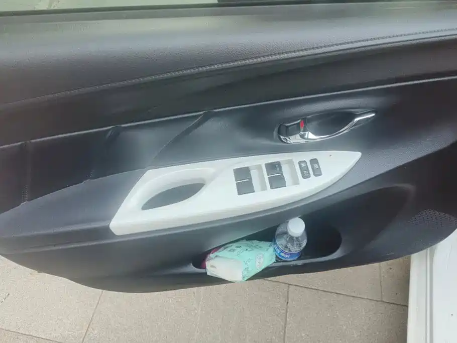 Toyota Yaris L 2015