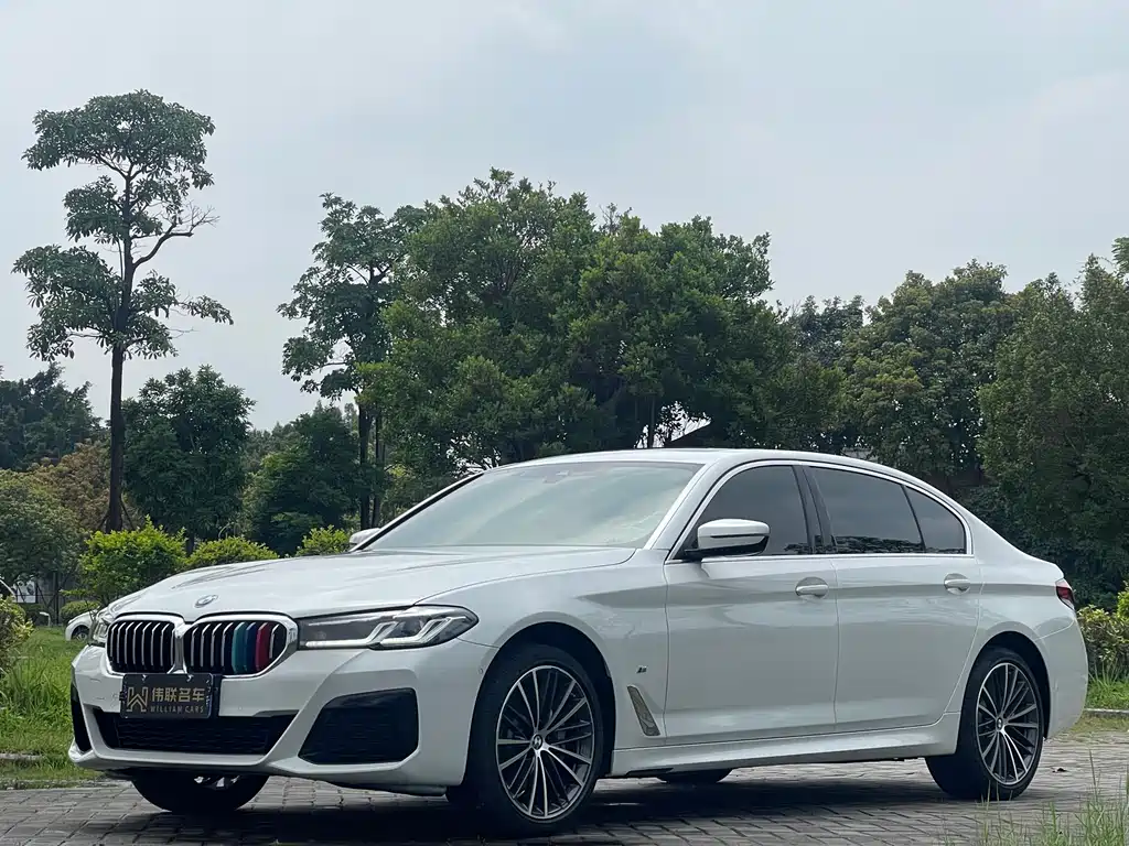 BMW 5 Series 2022 — фото 1
