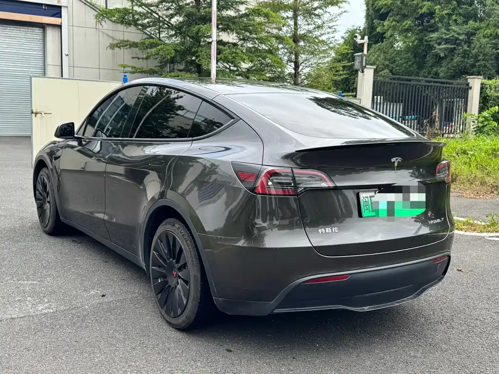 Tesla Model Y 2023 — фото 7