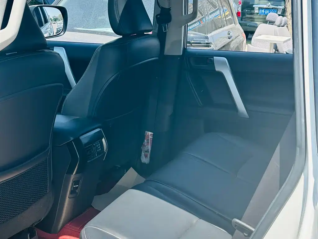 Toyota Prado 2017 — фото 16