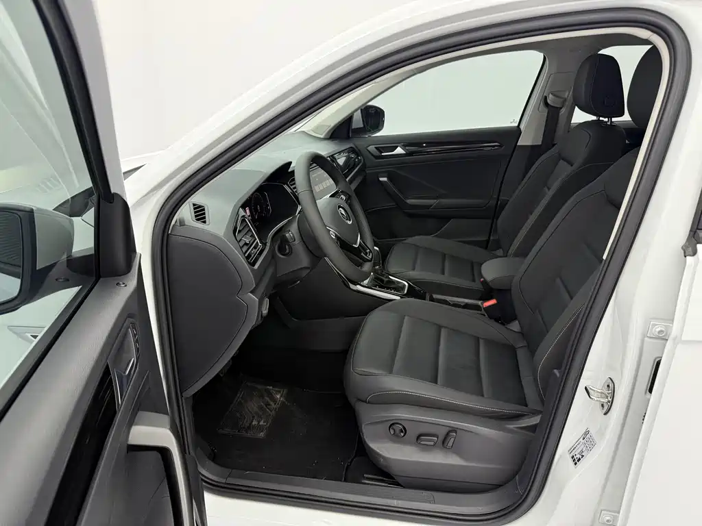 Volkswagen T-Roc 2023 — фото 16