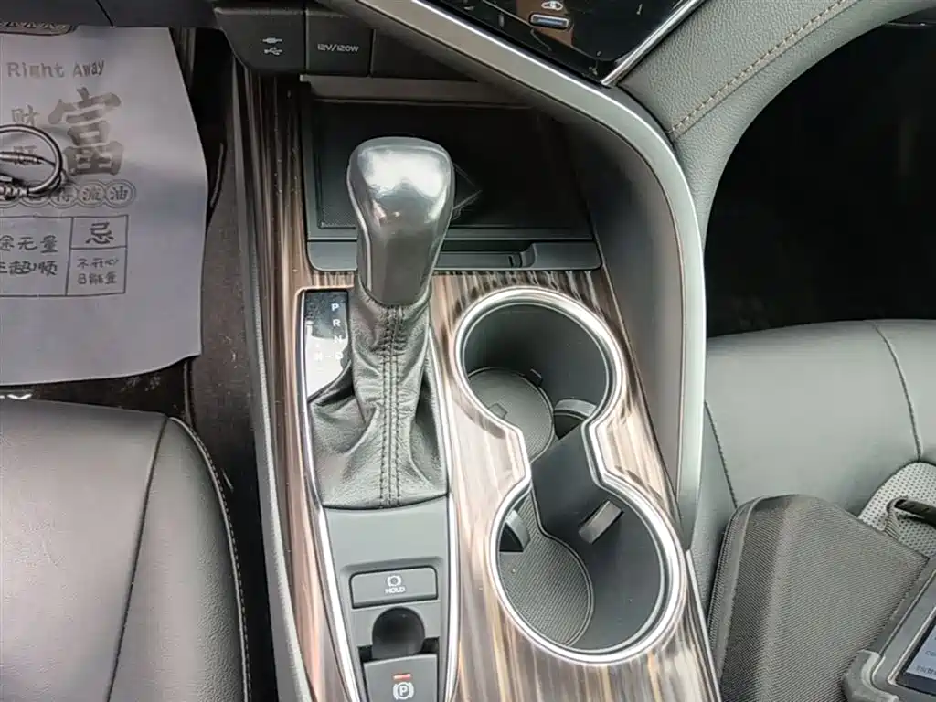 Toyota Camry 2019 — фото 14